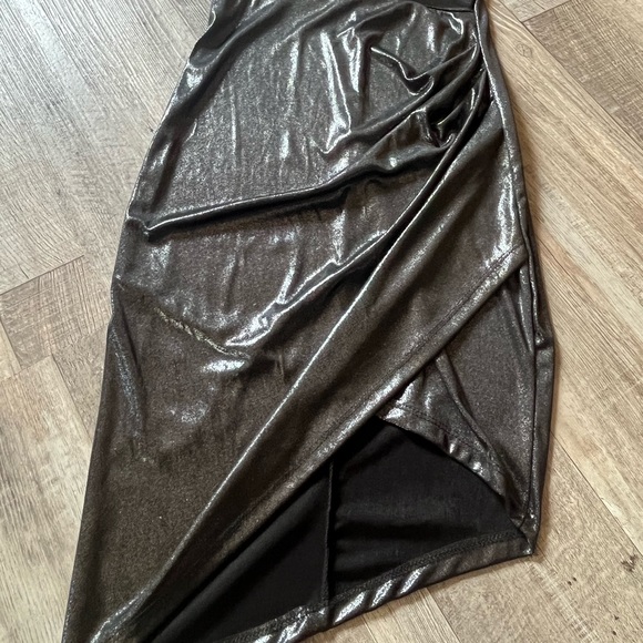 A symmetrical silver shimmer tank dress - Picture 3 of 5